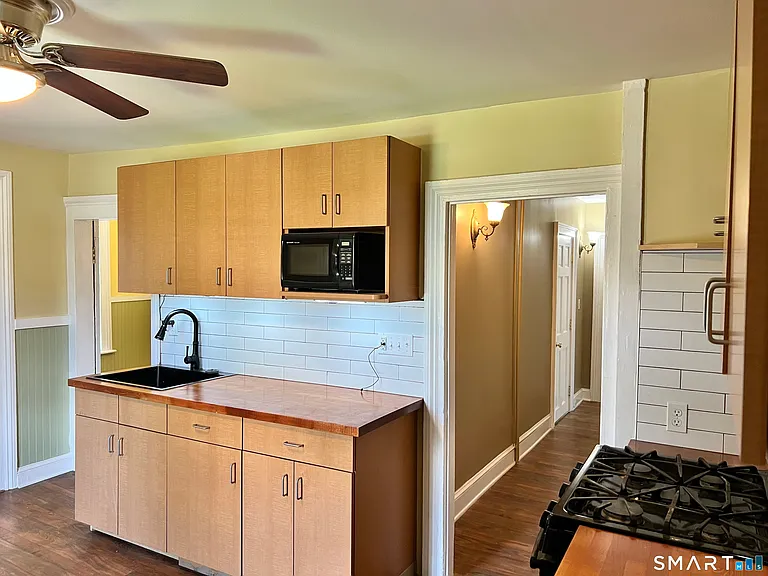 1596 Main St — Photo 4