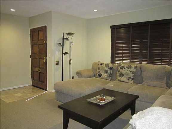 4th image of 23953 Archwood St