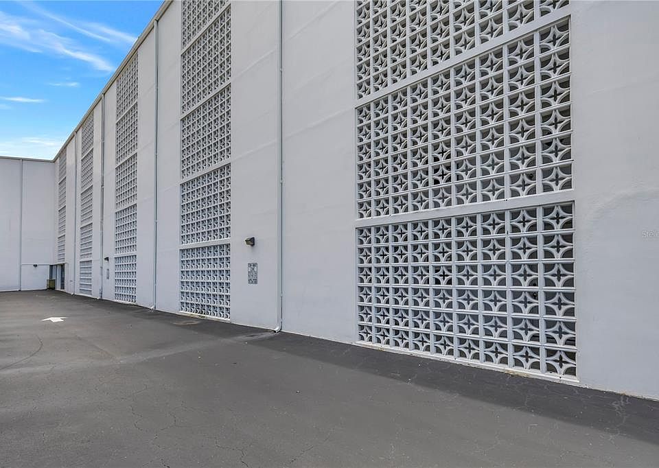 Building Photo 5