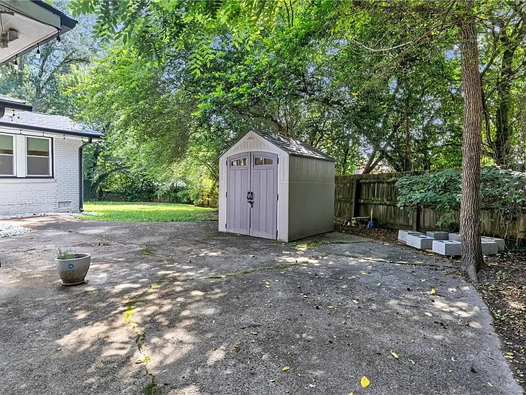 5772 Lilburn Stone Mountain Rd — Photo 38
