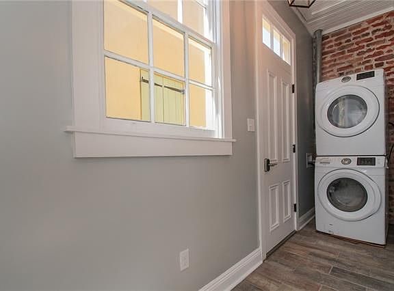 2nd image of 821 Dauphine St #B