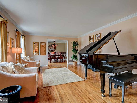 5th image of 29 Monterey Dr