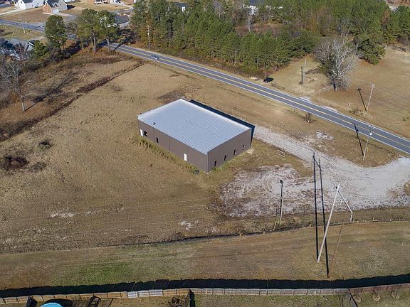 4th image of 699 Wildwood Ln