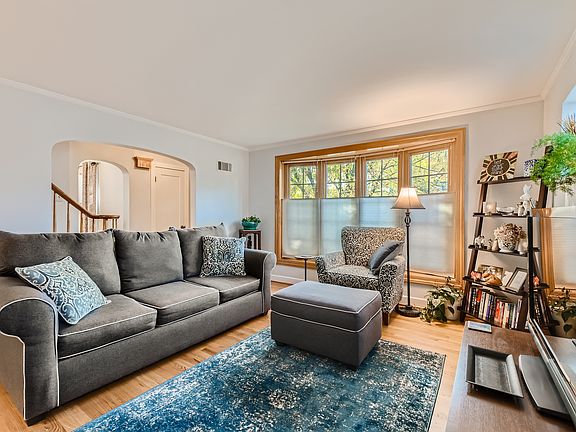 5th image of 9907 S Trumbull Ave