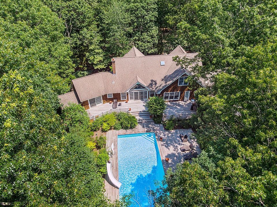 1st image of 10 Beechwood Ct