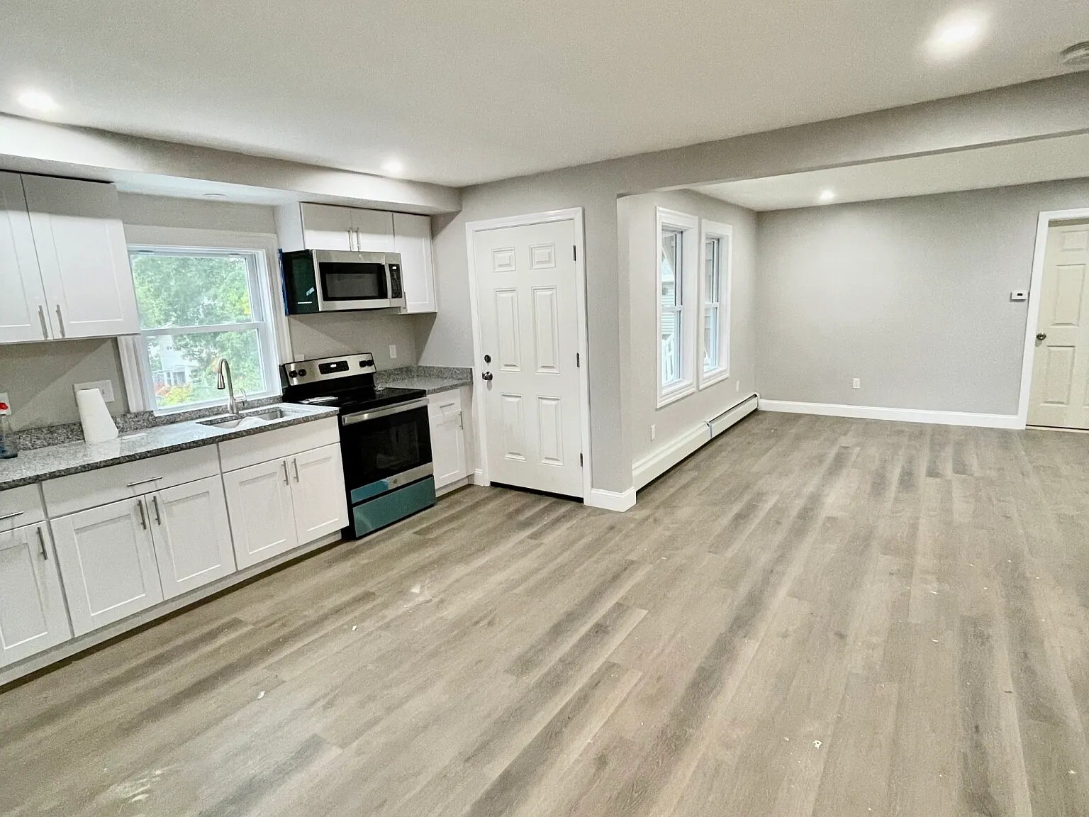 3 bed, 1.0 bath, $1,900 — Photo 3