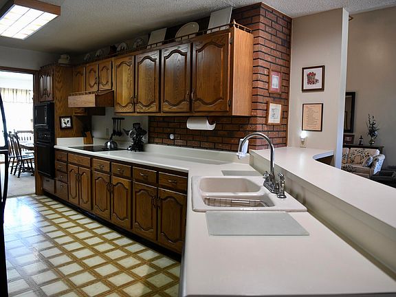 3rd image of 432 Dayco Dr