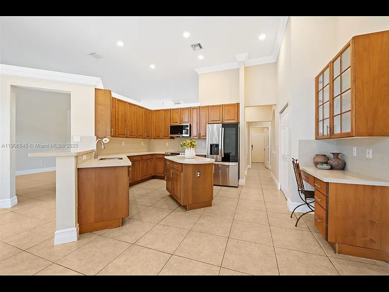 1873 NW 139th Ave — Photo 3