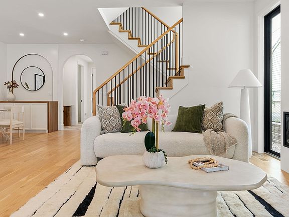 3rd image of 34 West St #34