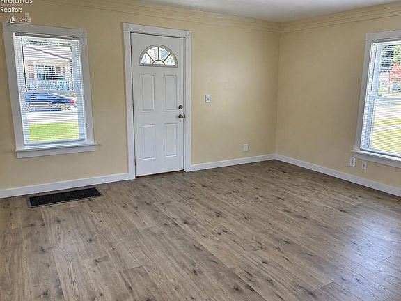 3rd image of 625 Bush Pl