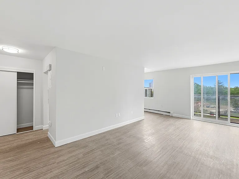 185 Berkshire Dr — Photo 8