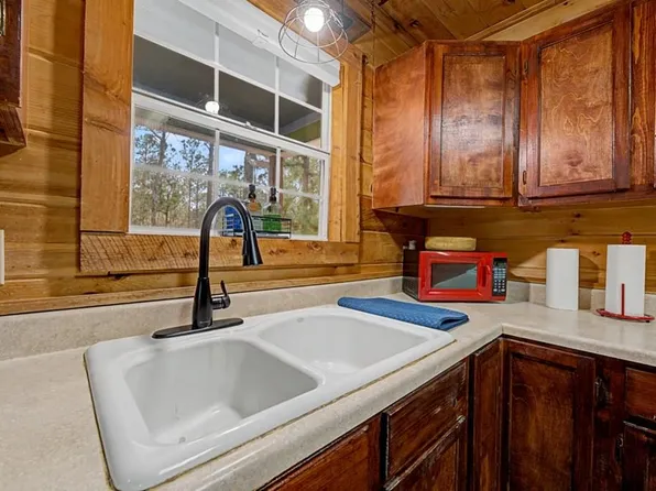 102 Spinosa Ln, Brookeland, TX 75931