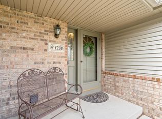 1238 Fox River Ct, Mukwonago, WI 53149