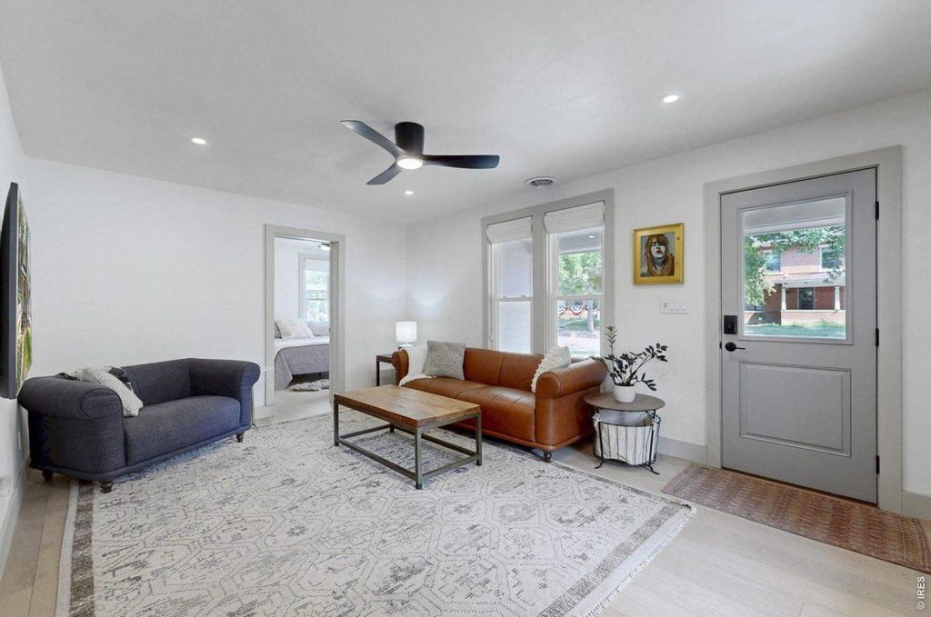 502 W 4th St