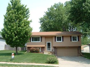 8802 Honey Locust Dr, La Vista, NE 68128