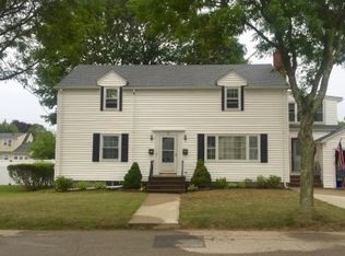 55 Wannamoisett Rd, East Providence, RI 02914