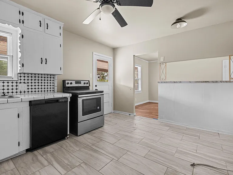 2335 Pleasant Dr — Photo 13