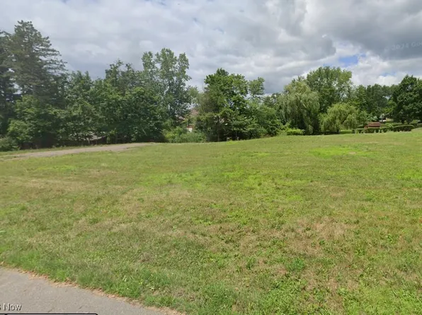 Milton St NW, North Canton, OH 44720