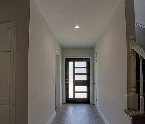 5th image of 8922 Gloria Ave
