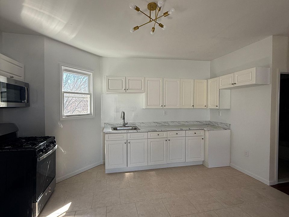 1st image of 826 S 15th St #R-3