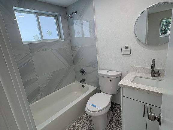 4th image of 1811 NW 19th Ter #8