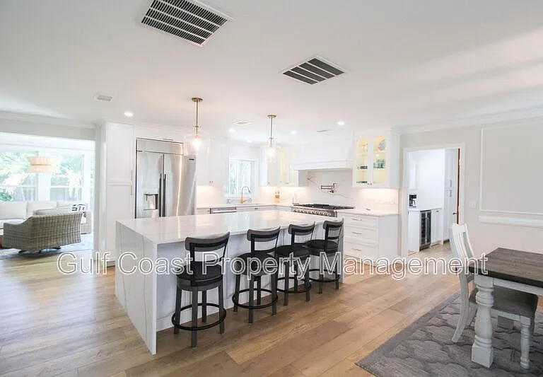 691 Russell St — Photo 29