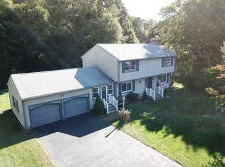 5 Indian Valley Dr, Waterford, CT 06385