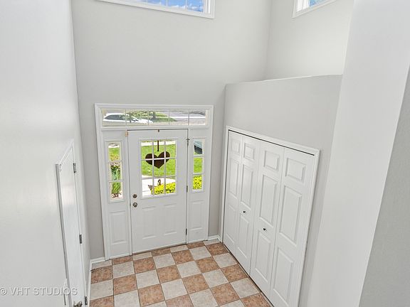 2nd image of 1009 Sheridan Cir #1009