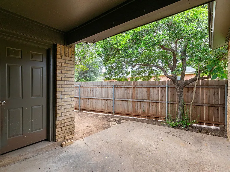 4925 Greenslope Dr — Photo 25