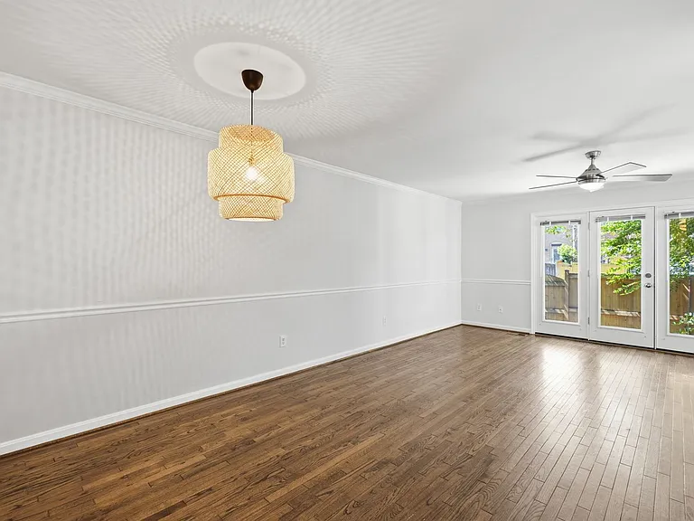 541 Colecroft Ct — Photo 7