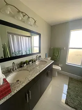 4 bed, 2.5 bath, 2008 sqft, $2,700 — Photo 4