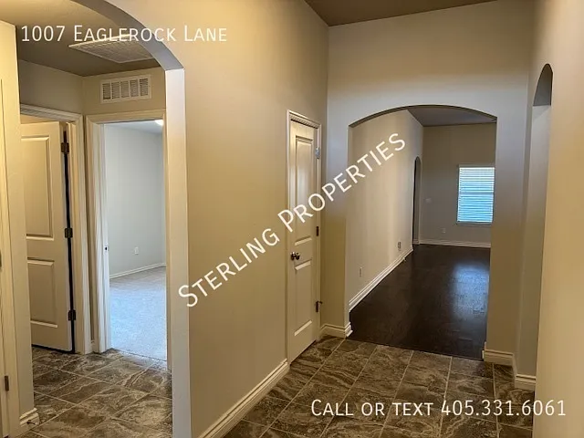 3 bed, 1853 sqft, $2,095 — Photo 4