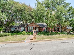 4801 Willow Run Ct, Fort Worth, TX 76132