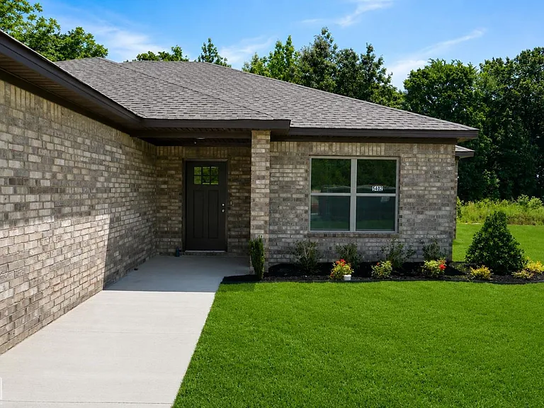 5402 Lotus St — Photo 3