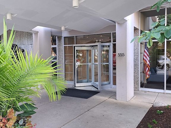 2nd image of 555 W Cornelia Ave APT 1505