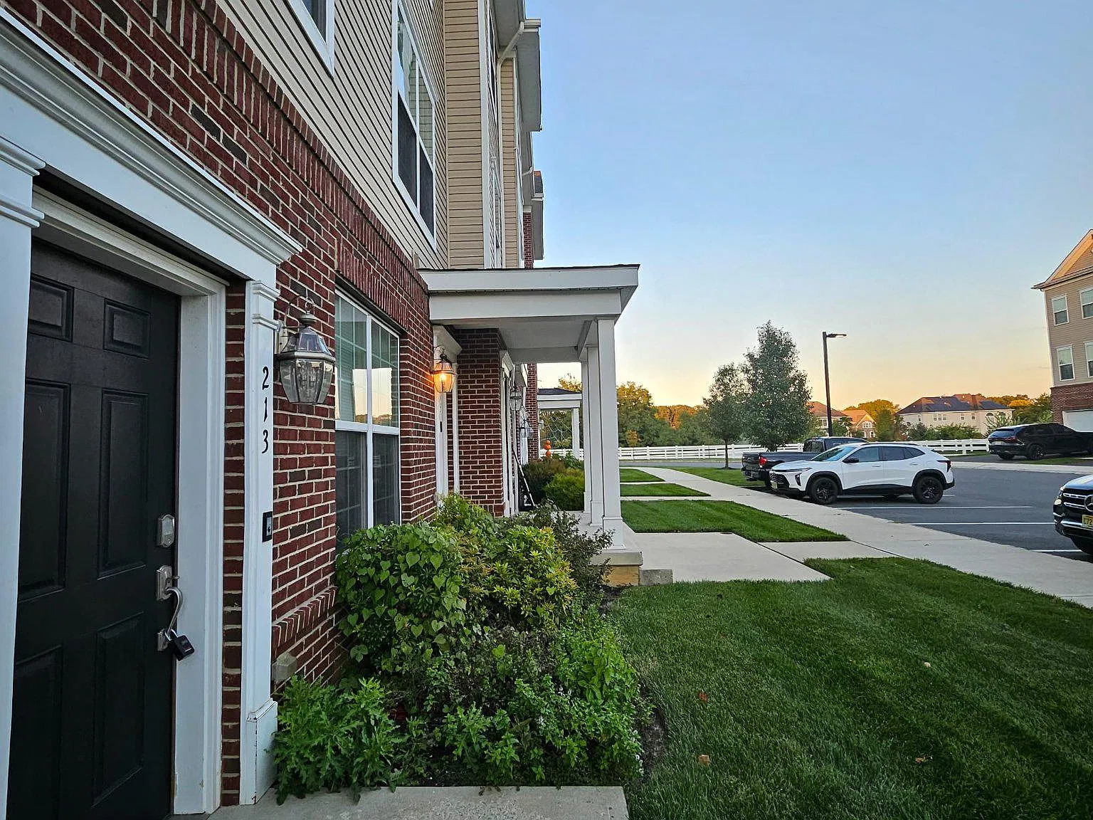 2 bed, 2.0 bath, 1376 sqft, $2,375 — Photo 1