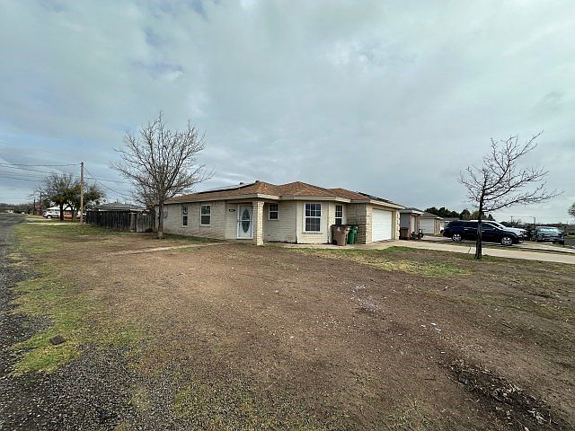1st image of 2930 Waco St