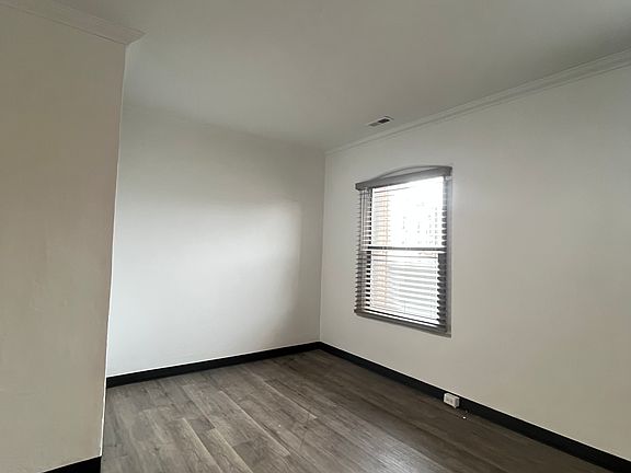 2nd image of 915 1/2 W Broadway Ave APT 1