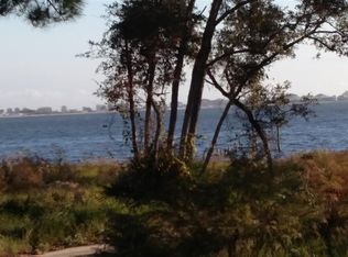 N Shores Dr, NAVARRE, FL 32566