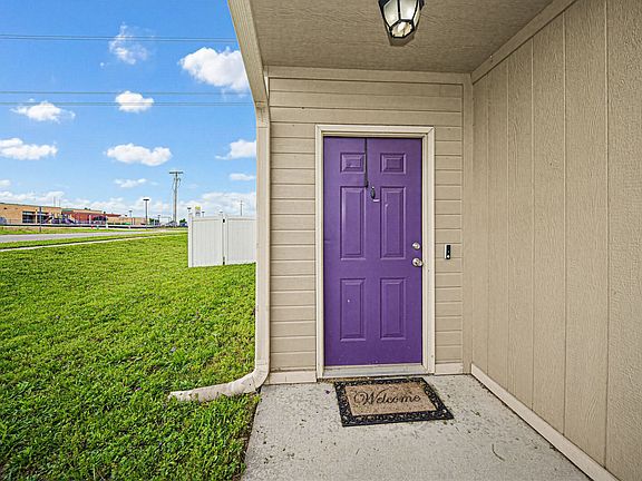 2nd image of 2803 Elm Creek Dr