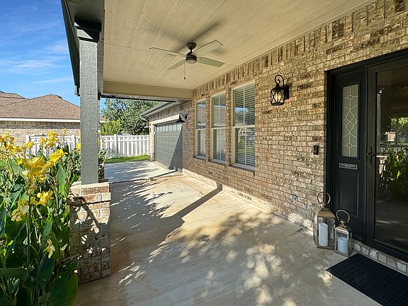 3rd image of 1415 Azalea Ln