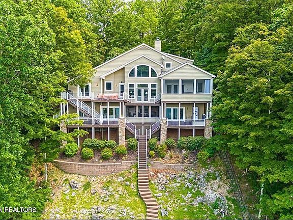 2nd image of 1304 N Shorewood Ln