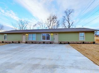 909 N Brook Dr, Fayetteville, AR 72704