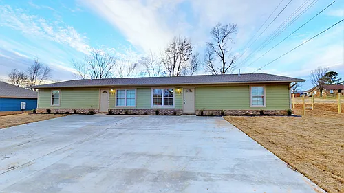 1006 N Brook Dr Photo 1