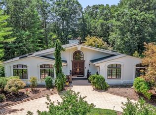 8 Driftwood Dr, Livingston, NJ 07039