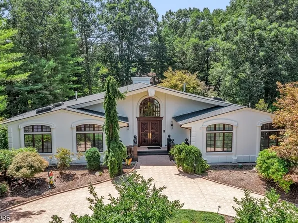 8 Driftwood Drive, Livingston Twp., NJ 07039