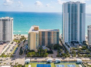 Wave Condo, Hollywood, FL 33019