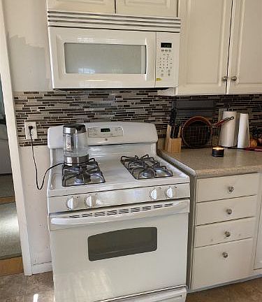4th image of 1970 Brookmede Dr