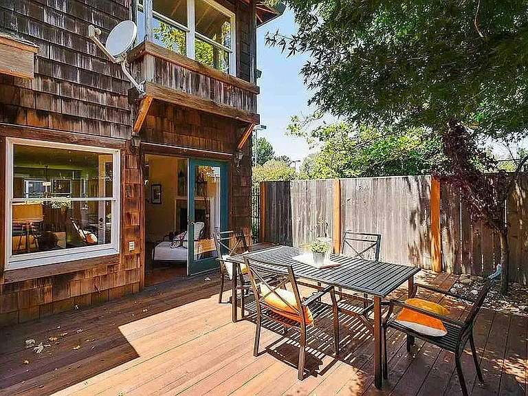 552 Centre Ct — Photo 8