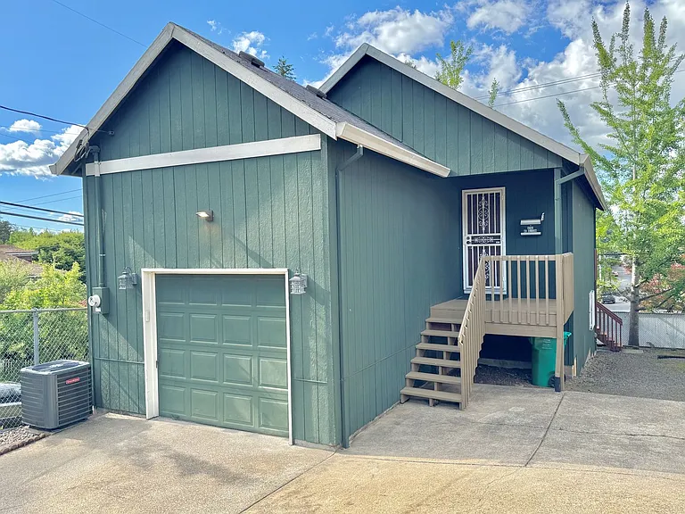 8702 NE Glisan St — Photo 1